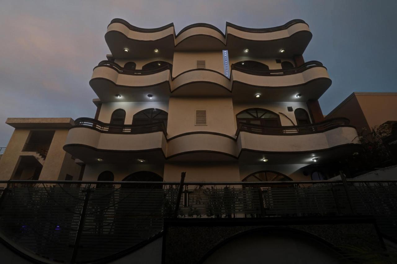 Hotel Townhouse The Premier View Near Iskcon Temple Noida Esterno foto