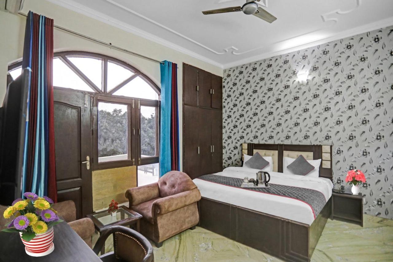 Hotel Townhouse The Premier View Near Iskcon Temple Noida Esterno foto