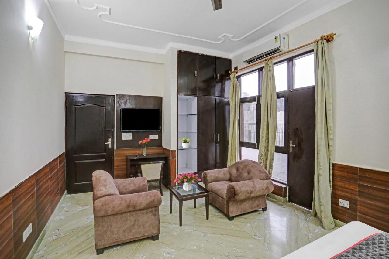 Hotel Townhouse The Premier View Near Iskcon Temple Noida Esterno foto