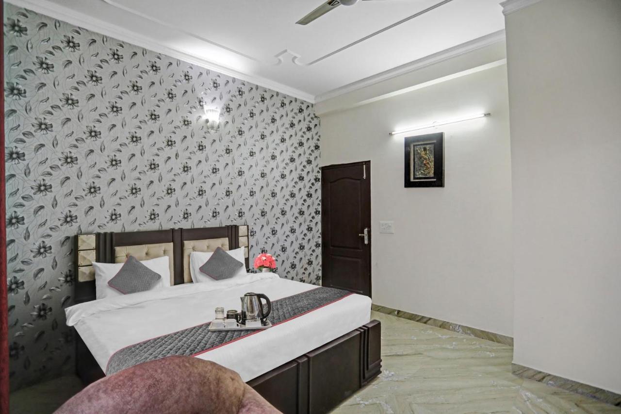 Hotel Townhouse The Premier View Near Iskcon Temple Noida Esterno foto