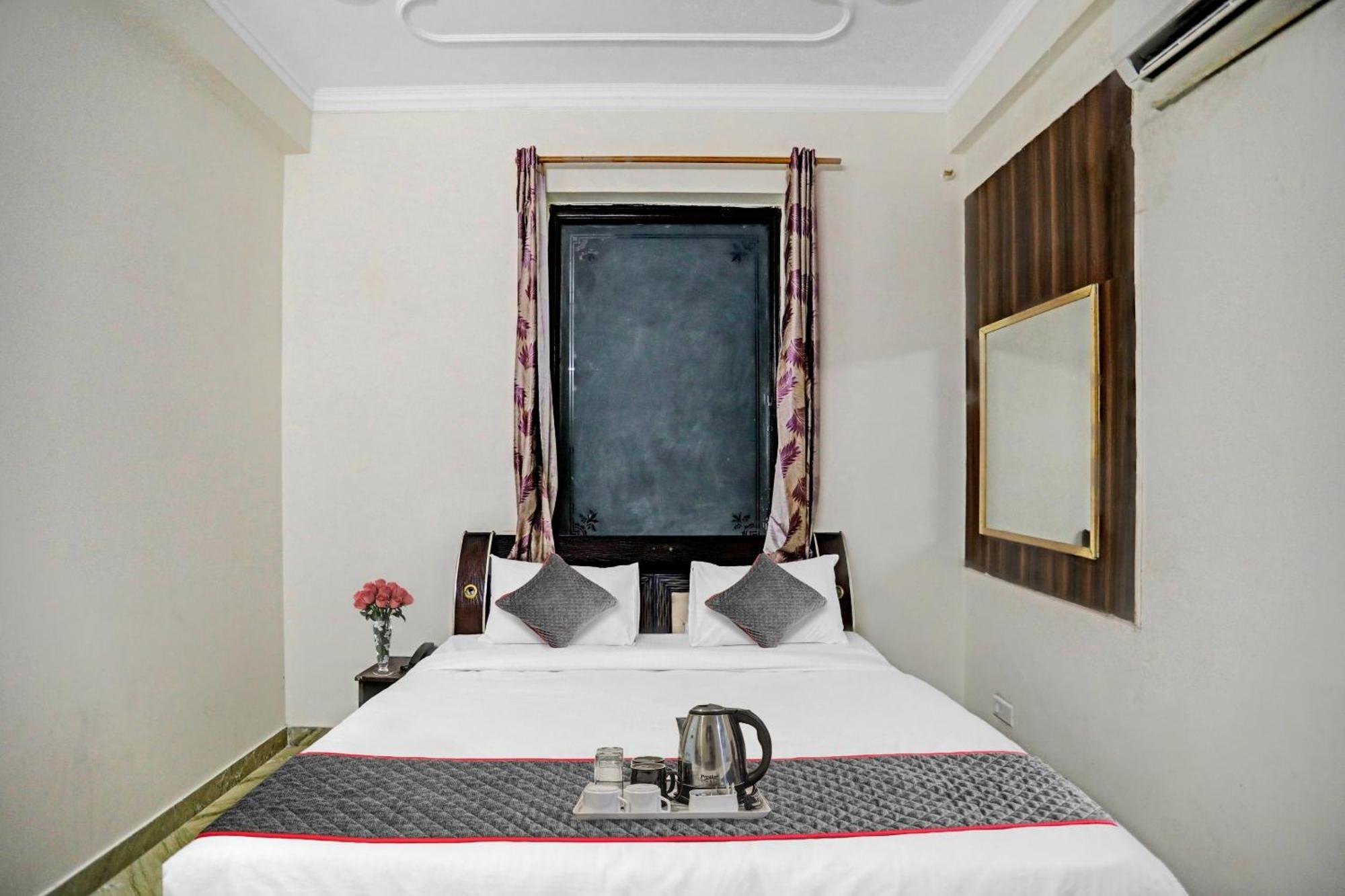 Hotel Townhouse The Premier View Near Iskcon Temple Noida Esterno foto