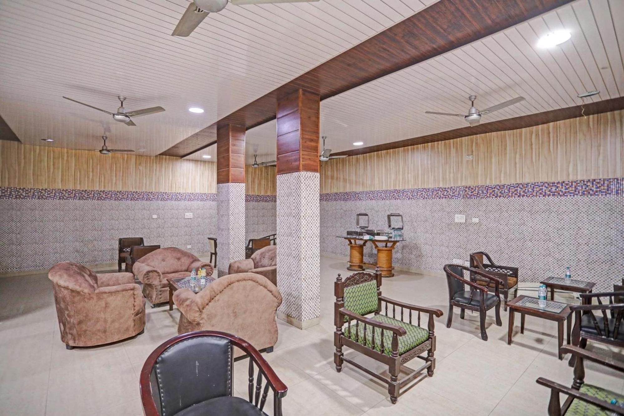 Hotel Townhouse The Premier View Near Iskcon Temple Noida Esterno foto