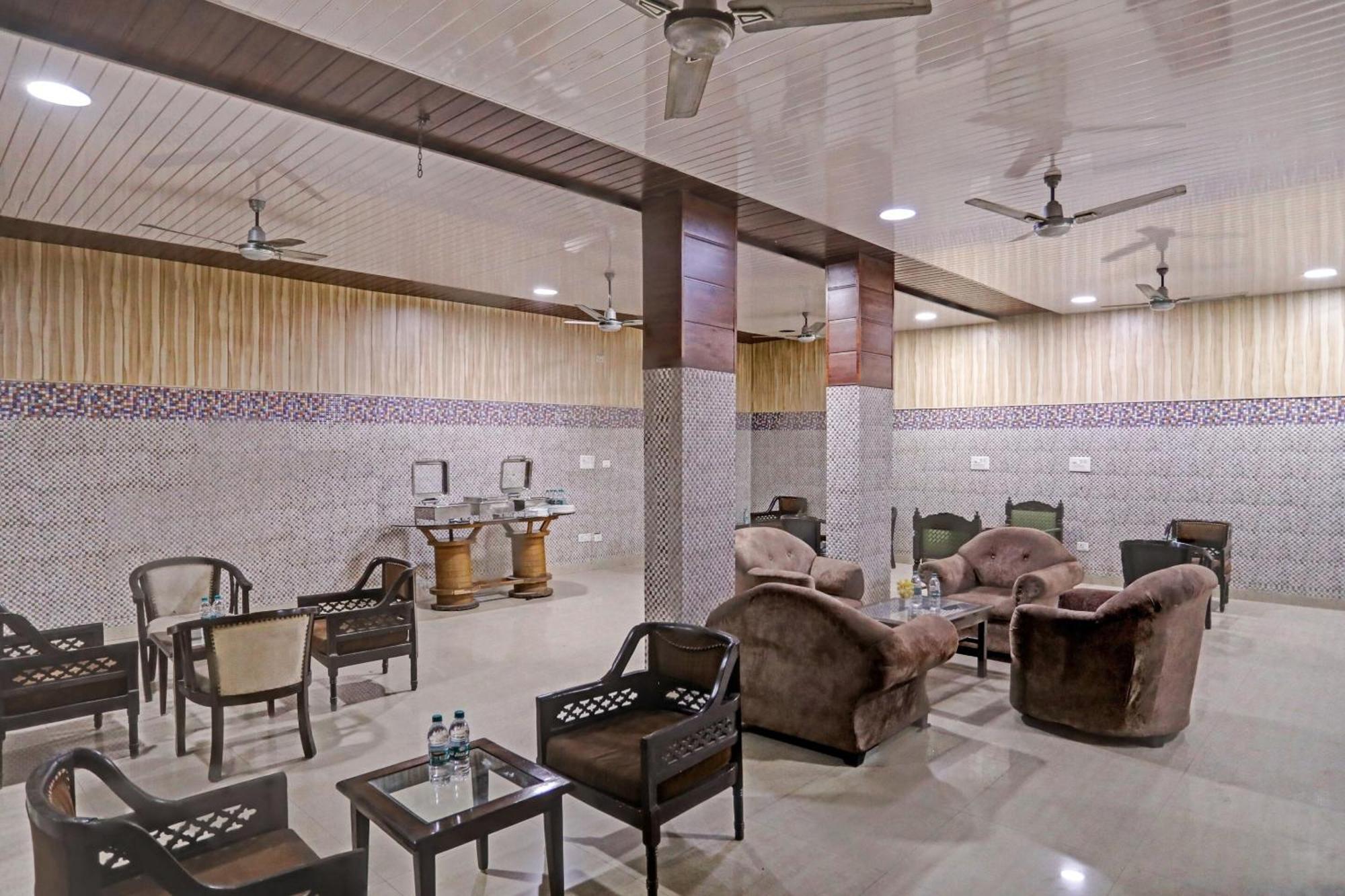 Hotel Townhouse The Premier View Near Iskcon Temple Noida Esterno foto